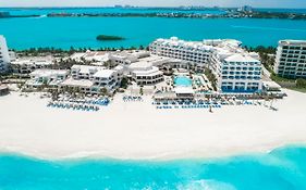 Wyndham Alltra Cancun All Inclusive Resort